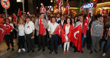 100. YIL COŞKUSU FENER ALAYI İLE ZİRVE YAPTI