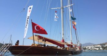 STS BODRUM OKUL GEMİSİ DENİZ İZCİLERİNİN KAMPI OLDU